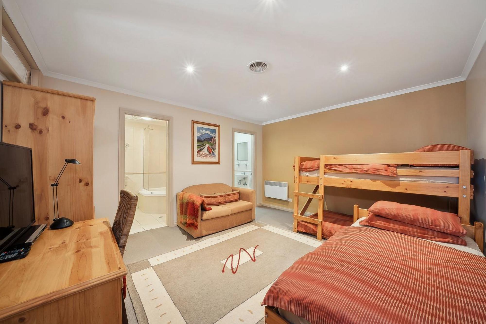 Hotel Pension Grimus Mount Buller Esterno foto
